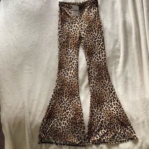 Leopard flared out leggings